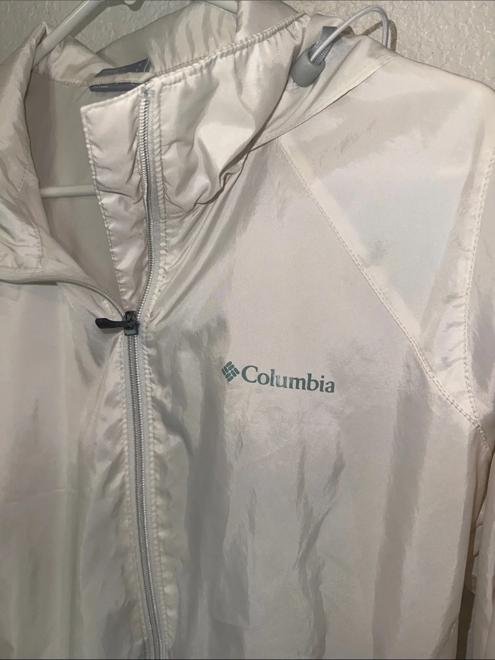 Columbia White Packable Hooded Windbreaker - Picture 2 of 3